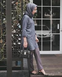 Hai girls.lagi trendnya nih pakai style atasan tunik. Anggun Dan Elegan Tips Fashion Hijab Dengan Style Tunik Kekinian Ini Wajib Kamu Coba