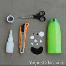 İster seramik ister çelik eski çaydanlıkları değerlendirme ve biraz düzenleme ile çok hoş bir aksesuar evinizin her köşesinde kullanabileceğiniz yapımı oldukça kolay ancak oldukça dekoratif bir fikir fincandan mumluk yapımı. Eski Esyalari Degerlendirme Yemek Odasi