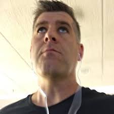 Stephen Houzego (@JerkyGirlz)