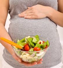 Tutti noi sappiamo bene che durante la gravidanza alcuni cibi sono assolutamente vietati, mentre altri dovrebbero essere assunti con particolare attenzione. Alimenti Vietati In Gravidanza Mamma Felice