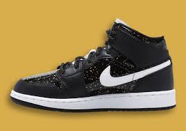 Gold Glitter Covers This Upcoming Air Jordan 1 Mid For Girls In 2020 Shoes Sneakers Nike Air Jordans Sneakers