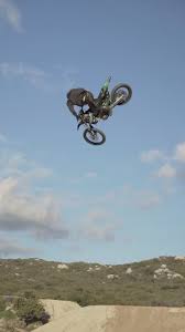 Warm up whips with 🎥 @lilwilldawg @misfitsmoto @sendersonly @bluroptics  @thrillseekers @tbd.mx @ridejbi @lucid.pharm @dirtbikekidz @falseflagshreds  @_deadlinemx_ #ripperranch #fmx #freestyle ...