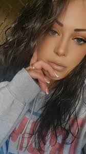 Sara Renae's Instagram, Twitter & Facebook