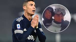 Men allt är ändå inte som vanligt, och det finns scenarion där smittan åter kan ta fart. Ronaldo I Blasvader Brot Mot Coronareglerna