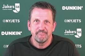 Jets assistant coach Greg Knapp in critical condition from bike crash