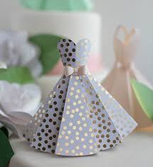 This beautiful paper rose wall hanging will enhance beauty of your home wall.you can hang it on living room wall or in bedroom at top of bed. 40 Paper Crafts For Home Decoration Best Unique Ideas