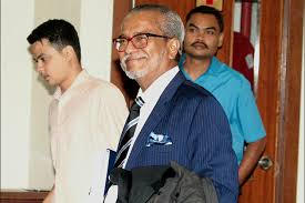 Terdahulu, muhammad shafee mengemukakan permohonan itu atas alasan anak gumanya menghadapi 'perbicaraan' oleh media sejak beliau hakim datuk mohd sofian abdul razak membuat keputusan itu selepas selesai mendengar hujah peguam, tan sri dr muhammad shafee abdullah. Counsel Says Shafee Will Not Flee As He Has Three Wives Here The Edge Markets