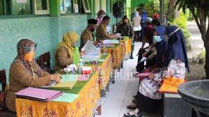 Maybe you would like to learn more about one of these? Ppdb Smp Negeri Kabupaten Kediri Hari Ini Dibuka Untuk Pendaftar Jalur Prestasi Dan Afirmasi Surya