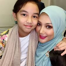 Pelakon datin seri umie aida sebelum ini ada meluahkan rasa di instagram mengenai seorang sahabat yang didakwa telah mengecewakan dirinya. Ulas Mengenai Kontr0versi Penarikan Diri Umie Aida Ini Komen Erra Fazira Menjelaskan Sesuatu Lepat Pisang