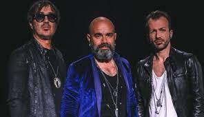 È l'album di lancio del giovane gruppo sardo, nato da una frangia del coro degli angeli, che si farà conoscere con canzoni come carrasecare, che diventerà un classico del loro. Mirto Presenta Il Concerto Dei Tazenda Nella Piazza De La Salette A Olbia Sardegna Reporter