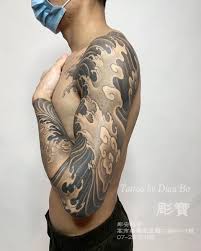 彫安刺青 福爾摩沙刺青處 on instagram tattoo by diau bo 彫寶師傅作品分享波浪 喜歡就約起來彫寶 diaubotattoo 彫安刺青營業時間 下午一點至晚上十點地址 高雄市新興區五福二路41 1 tattoos