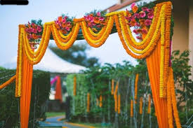 Marigold Flowers Garlands 5ft Long For Wedding Decoration Etsy In 2020 Indian Wedding Flowers Marigold Wedding Decoration Flower Decorations
