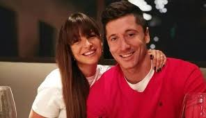 ليفاندوفسكي يعادل سجل ثلاثي باريس التهديفي بالدوري. Ø±ÙˆØ¨Ø±Øª Ù„ÙŠÙØ§Ù†Ø¯ÙˆÙØ³ÙƒÙŠ ÙÙŠ Ø§Ù„Ø­Ø¬Ø± Ø§Ù„ØµØ­ÙŠ Ø¨Ø¹ÙŠØ¯Ø§ Ø¹Ù† Ø·ÙÙ„ØªÙ‡ Ø§Ù„Ù…ÙˆÙ„ÙˆØ¯Ø© Ø­Ø¯ÙŠØ«Ø§ Ø¨ÙˆÙ„Ù†Ø¯Ø§ Ø¨Ø§Ù„Ø¹Ø±Ø¨ÙŠ Ø§Ø®Ø¨Ø§Ø± Ø¨ÙˆÙ„Ù†Ø¯Ø§