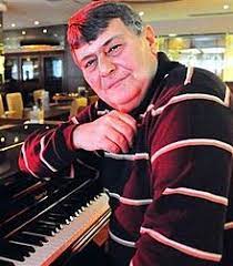Ferdi özbeğen'in çocukluğu i̇zmir'de, süleyman nazif sokak'ta geçmiştir. Ferdi Ozbegen Vikipedi