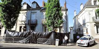 Samedi 13 janvier 2018, la police a découvert douze frères et sœurs affamés, sales leurs enfants sont hospitalisés. Dupont De Ligonnes La Maison Du Drame Est Toujours En Vente Le Point