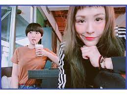 魏如萱( waa wei ) 歌詞 綽號娃娃，台灣創作女歌手。自然捲樂團前主唱，於2006年因喉嚨問題退出自然捲，之後在2007年加入專門代理西班牙音樂及另類搖滾的台灣廠牌前衛花園，而2008年3月加入銀翼文化工作室。 é­å¦‚è±é›£å¾—åŒæ¡†é­å¦‚æ˜€è¦ªå§å¦¹åŸºå› å¤ªå¼·ç¶²å‹åˆ†ä¸æ¸… Ettodayæ˜Ÿå…‰é›² Ettodayæ–°èžé›²