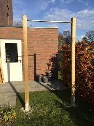 Der klassiker in sachen beschichtung ist glatter edelstahl. Klimmzugstange Fur Den Garten Diy Activate The Beast