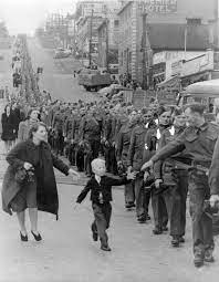 40 Of The Most Powerful Photographs Ever Taken Powerful Photos History Photo