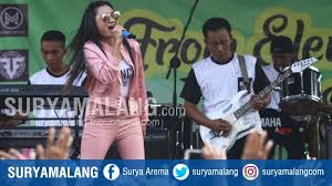 Smk negeri 11 malang berdiri sejak tahun 2007 sebagai alih fungsi dari sma negeri 11 malang. Tampil Di Sman 11 Kota Malang Nella Kharisma Diminta Buka Kacamata Surya Malang