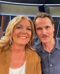 Zwei, die ich ins Herz geschlossen habe @thisislealea #fabianhinrichs  #ndrtalkshow #freitagabend #gutegespräche #goodnight