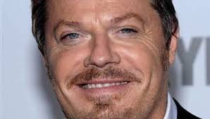 Eddie Izzard performs for man injured in Mumbai attacks