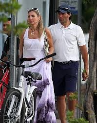 A mí no me gusta eso. Chayanne Finalmente Deja Ver El Rostro De Su Misteriosa Esposa Y De Sus Dos Hijos Buena Mente