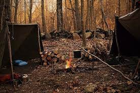 Traditional Army Shelter Halfs In Lean To Set Up Fantastic Images In This Thread From Bushcraft Usa Fourm Lak Bushcraft Bushcraft Camping Camping Survival