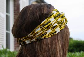 Le bandeau sur cheveux courts renforce un peu plus le style de cette coupe. 8 Comment Porter Un Headband Adjamee