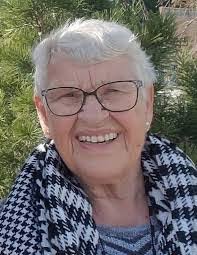 Marilyn Warwick's Instagram, Twitter & Facebook