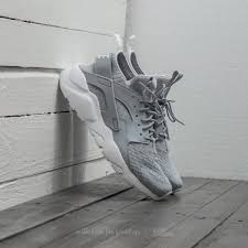 The nike air huaraches made their debut in 1991 and made an immediate impact in the sneaker world. Manner Nike Air Huarache Run Ultra Wolf Grey Pale Grey White