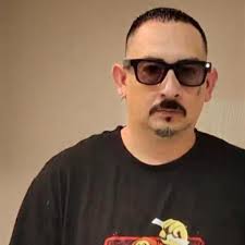 What servers have cats