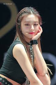 Pin De Lisa Tzy39 Em Yuna Itzy Coreana Feminino