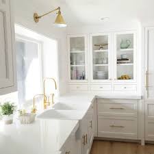 Swooning Over White Kitchens With Gold Hardware Kitchen Design Kitchen Inspirations Home Kitchens