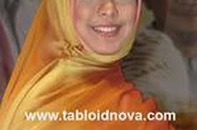 Pemain sinetron anak jalanan ini terlihat mendatangi pondok pesantren darul quran kawasan cipondoh, tangerang sebelum ayah oki setiana dewi dan ria ricis dimakamkan sore ini. Oki Setiana Dewi Dari Dulu Cita Cita Saya Jadi Dosen Nova