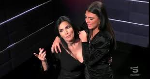 La biografia su questo personaggio è in continuo aggiornamento, ma si conoscono già alcune notizie sulla sua vita privata. Grande Fratello Vip Ancora Un Adolescente Giulia Salemi La Pesantissima Confessione Di Mamma Fariba Libero Quotidiano