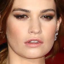 lily-james-makeup-2-500x500.jpg
