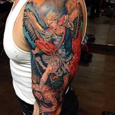 Pintura de san miguel arcángel en la lucha contra satanás. Interesantes Tatuajes De San Miguel Con Fuertes Significados Tatuajeclub Com