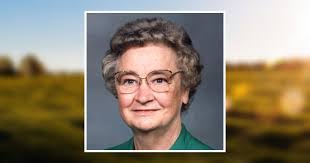 Bessie Cummings's Instagram, Twitter & Facebook