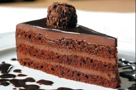 Un Gateau Compose De Biscuit Au Chocolat Et De Couches De Ganache Chocolat Le Tout Surmonte D Un Glacage Au Gateau Tout Chocolat Tout Chocolat Recette Gateau