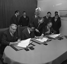 Starts at 3% and goes down.5% every 2 years. File Bundesarchiv B 145 Bild F023967 0003 Bonn Vertrag Mit Den Niederlanden Jpg Wikimedia Commons