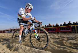 Vier gebroken ribben konden toon. Van Der Poel Start Pas 3 November Veldrijden