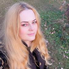 Beware ! I came out the of the Museum of the Future today to get a taxi  back to mall. There were loads of them available and a guy flagged me down.