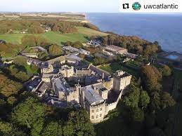 Os viajantes são atraídos ao país de gales por causa de suas belas paisagens, os espaços abertos da sua impressionante parques. Uwc Brasil On Twitter O Uwcatlantic E Onde A Historia E As Tradicoes Do Movimento Uwc Comecaram Construido Nos Anos 1300 O St Donat S Castle No Pais De Gales Reino Unido Passou