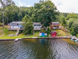 39 Bennett Cir, Voluntown, CT 06384
