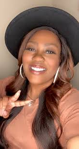 Ashlee Carroll's Instagram, Twitter & Facebook