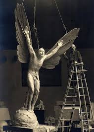 Valscrapbook Xplanes Soaring Like An Eagle Into New Heavens Of Valor And Devotion Gutzon Borglum Standing Next To Th Figurative Sculpture Artist Artist At Work