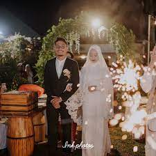 Tentu saja kumpulan tema acara yang menarik memang telah banyak dicari oleh orang di internet. 25 Inspirasi Gaun Pengantin Muslimah Yang Modern Updated 2021 Bukareview