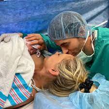 Anna kournikova dévoile les premières photos de son troisième enfant avec enrique iglesias sur instagram. Enrique Iglesias And Anna Kournikova S Relationship Timeline And Love Story