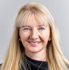 Elizabeth Lewin's Instagram, Twitter & Facebook