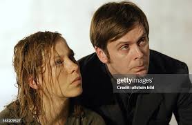 913 Sarah Andrews Photos & High Res Pictures